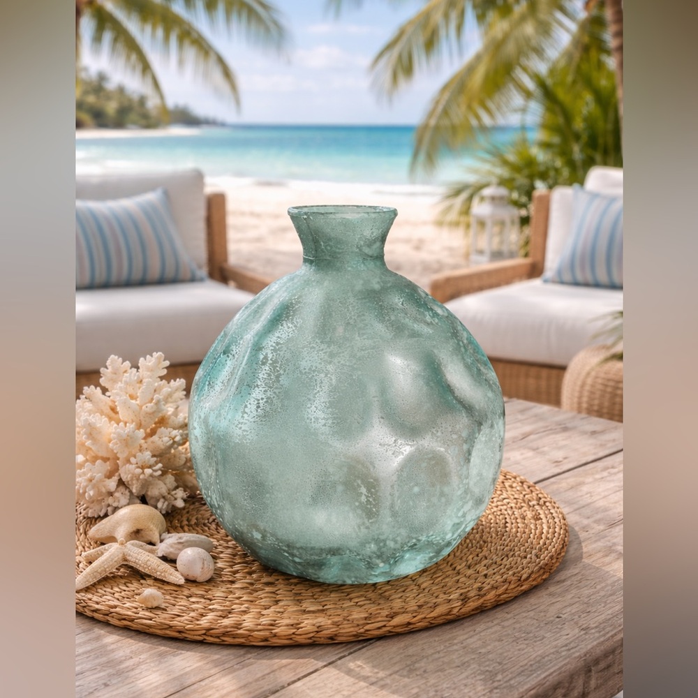 Textured Recycled Glass Green Vase 
Made in Spain 🇪🇸 - Picture 4 of 10